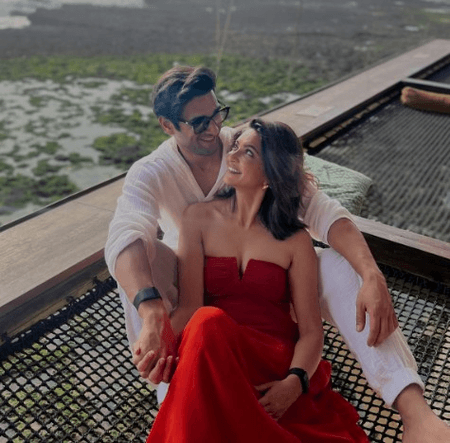 वेलेंटाइन डे कृति खरबंदा ने पति पुलकित सम्राट पर लुटाया प्यार, शेयर की रोमांटिक तस्वीर