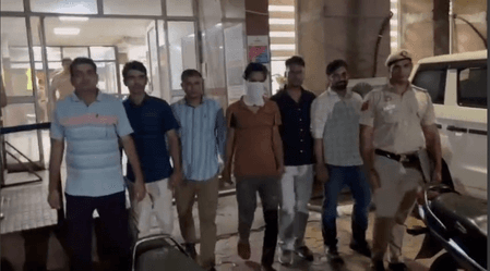 दिल्ली: नंद नगरी थाना पुलिस ने शातिर ऑटो लिफ्टर को पकड़ा, दो बाइक और चाकू बरामद