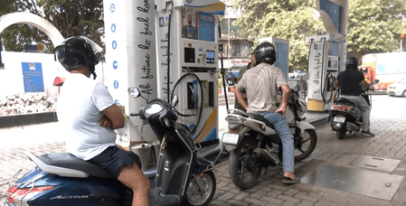 पेट्रोल-डीजल के दाम को लेकर लोगों ने रखी अपनी राय, कहा- ये तो होना ही था, अब कोई क्या करे