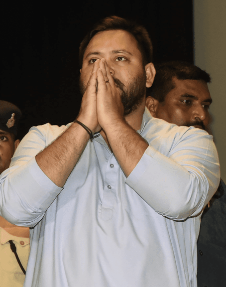 बिहार: राजद की समीक्षा बैठक में तेजस्वी यादव को चुना गया विधायक दल का नेता, हार पर हुई चर्चा