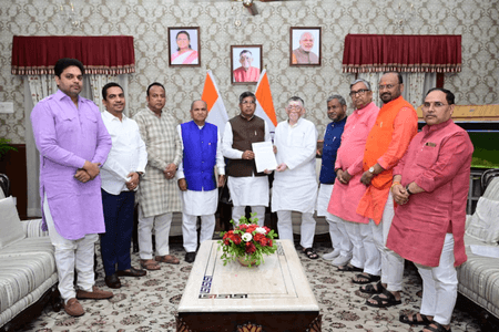 झारखंड उत्पाद सिपाही परीक्षा पेपर लीक मामले में भाजपा ने राज्यपाल से की मुलाकात, सीबीआई जांच की मांग