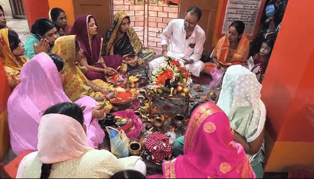 बिहार: मुजफ्फरपुर में महिलाओं ने रखा जितिया का निर्जला व्रत, की पूजा-अर्चना