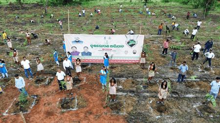 ओडिशा : अंगुल में 'एक पेड़ मां के नाम 2.0' अभियान की शुरुआत, धर्मेंद्र प्रधान ने किया पौधरोपण