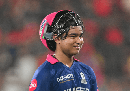 आईपीएल 2026: 'मैं गेंदबाज नहीं गेंद को देखता हूं', बुमराह और हेजलवुड की धुनाई पर बोले वैभव सूर्यवंशी