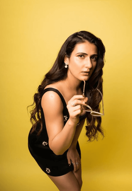 फातिमा बनीं मधुमक्खी की 'सौतेली बहन', फोटो शेयर कर खोला राज