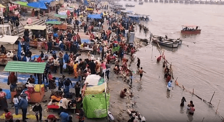 माघी पूर्णिमा पर पांचाल घाट पर उमड़ा आस्था का सैलाब, लाखों श्रद्धालुओं ने किया पवित्र गंगा स्नान