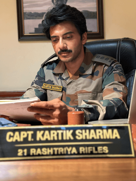 'सेना' में सैनिक का किरदार निभाकर पिता के और करीब आ गया : विक्रम सिंह चौहान