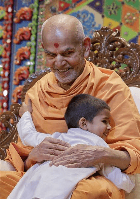 परम पूज्य महंत स्वामी महाराज: बाल्यकाल से ही तेजस्वी, निडर और अध्यात्ममय व्यक्तित्व की प्रेरणास्रोत झलक