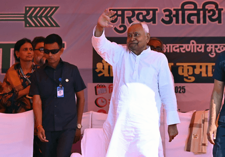 सीएम योगी, नीतीश समेत अन्य राज्यों के मुख्यमंत्रियों ने लालकृष्ण आडवाणी को दी जन्मदिन की शुभकामनाएं