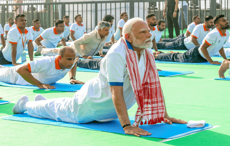 योग बना वैश्विक आंदोलन, भारत की प्राचीन परंपरा को वैश्विक मंच पर पहुंचाने का सफर