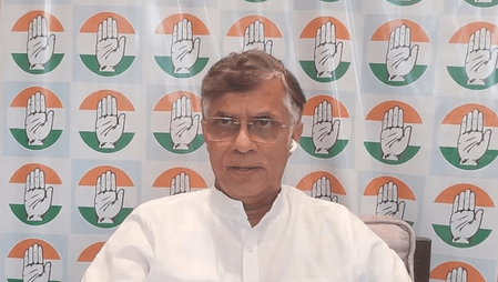 पेट्रोल-डीजल पर एक्साइज ड्यूटी कटौती के फैसले पर पवन खेड़ा का सवाल, आम आदमी को क्या मिला