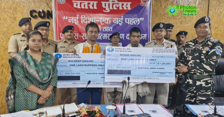 चतरा में नक्सली संगठन के दो एरिया कमांडर ने पुलिस के सामने डाले हथियार