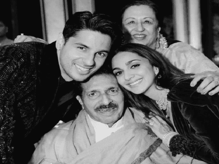 ससुर सुनील मल्होत्रा के निधन पर भावुक हुईं कियारा आडवाणी, किया विरासत को आगे बढ़ाने का वादा