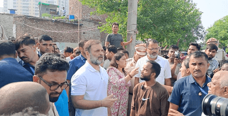 राहुल गांधी ने दिल्ली के जेलर वाला बाग और वजीरपुर इलाकों का दौरा किया, डिमोलिशन प्रभावित परिवारों से मिले