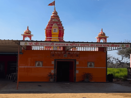 नान्याजी महाराज मंदिर: यहां भोज में भगवान को अर्पित की जाती है टॉफी, रोग-परेशानियों से मिलती है मुक्ति