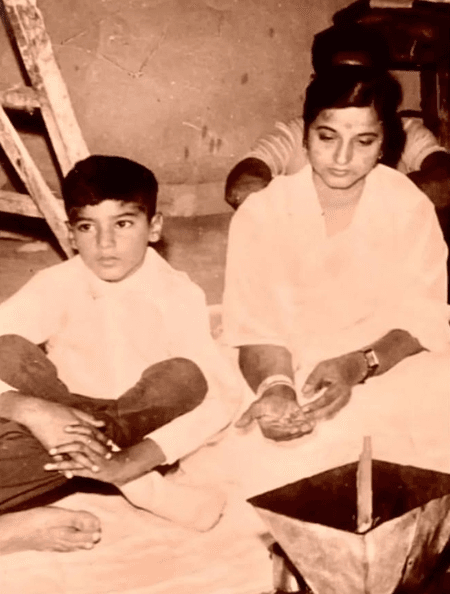 'हैलो' से 'अलविदा' तक का सफर, बोनी कपूर ने मदर्स डे पर मां को किया याद