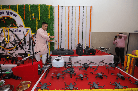 विजयदशमी पर सूरत में शस्त्र पूजा, मंत्री हर्ष संघवी ने की शांति की प्रार्थना