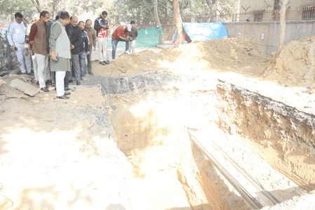 जनकपुरी हादसा: दिल्ली सरकार ने किया जांच कमेटी का गठन, मंत्री प्रवेश वर्मा बोले- जवाबदेही तय होगी