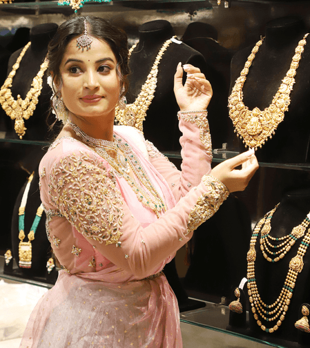 एमसीएक्स पर शुरुआती कारोबार में सोने और चांदी की कीमतों में गिरावट, रिकॉर्ड ऊंचाई पर मुनाफावसूली