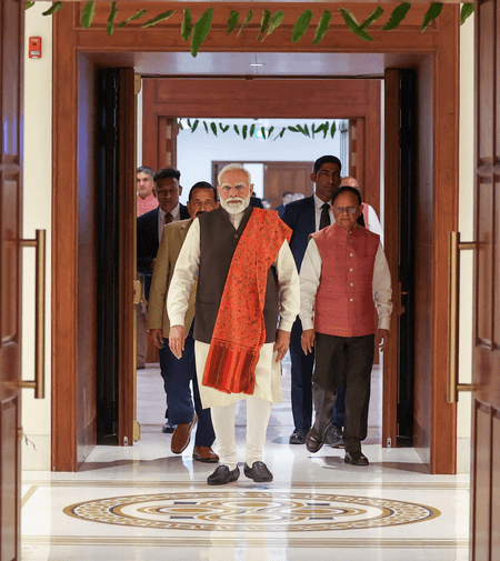 केंद्रीय मंत्रिमंडल ने नॉर्थ ब्लॉक और साउथ ब्लॉक से 'सेवा तीर्थ' व 'कर्तव्य भवनों' में स्थानांतरण के प्रस्ताव को स्वीकृति दी