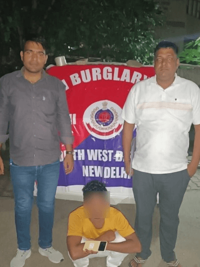 दिल्ली: घर में सफेदी के बहाने चोरी करने वाला गिरफ्तार, मोबाइल बरामद