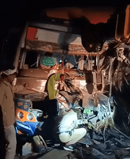 सीकर: फतेहपुर में स्लीपर बस और ट्रक की टक्कर, 4 की मौत, 28 से अधिक घायल