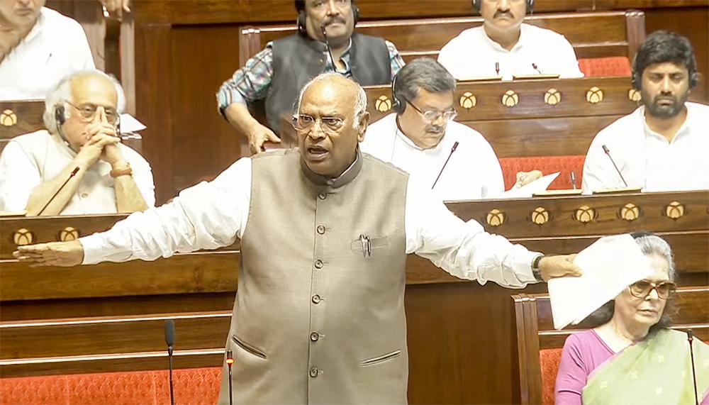 मल्लिकार्जुन खड़गे के बयान पर घमासान, भाजपा ने साधा निशाना, विपक्ष ने किया बचाव