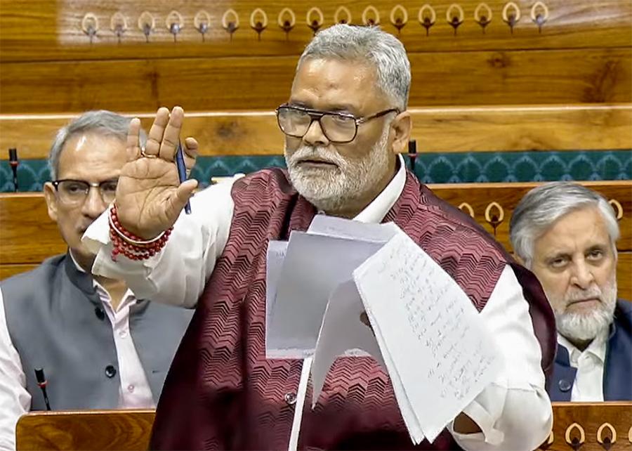 प्रेस कॉन्फ्रेंस के दौरान पप्पू यादव पर चप्पल से हमला, सांसद ने लगाया हत्या की साजिश का आरोप