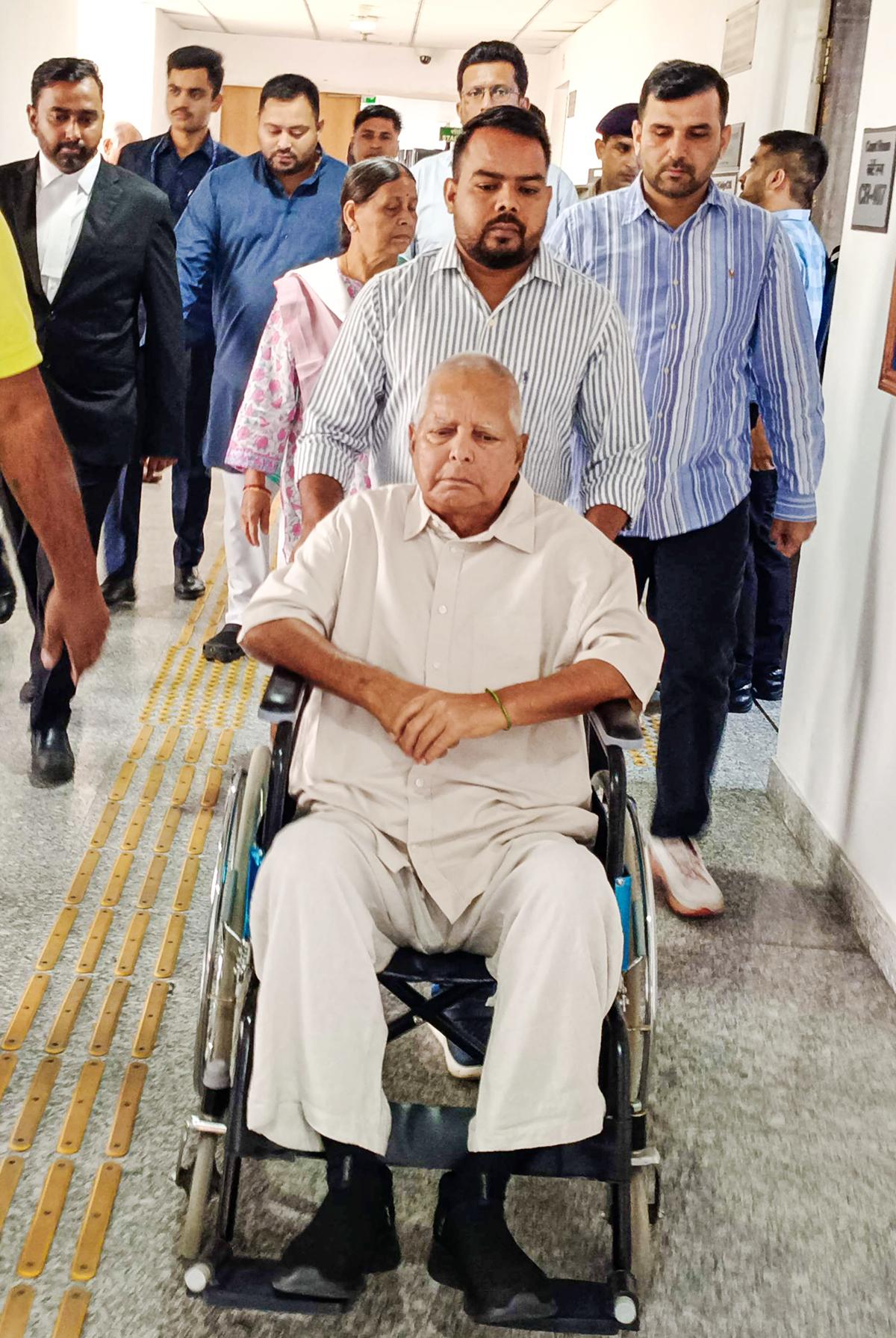 आईआरसीटीसी घोटाला मामले में लालू परिवार के खिलाफ आरोप तय किए जाने पर 14 अगस्त तक फैसला टला