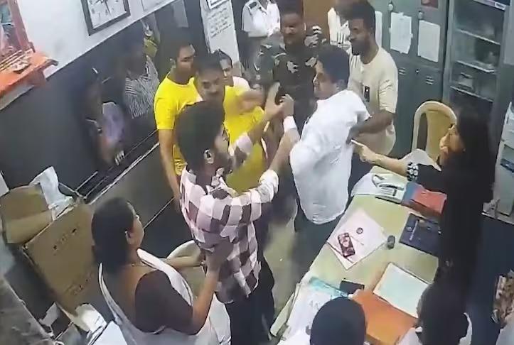 बॉम्बे हाईकोर्ट ने डॉक्टर से मारपीट मामले में रमेश म्हात्रे और अन्य आरोपियों को दी जमानत
