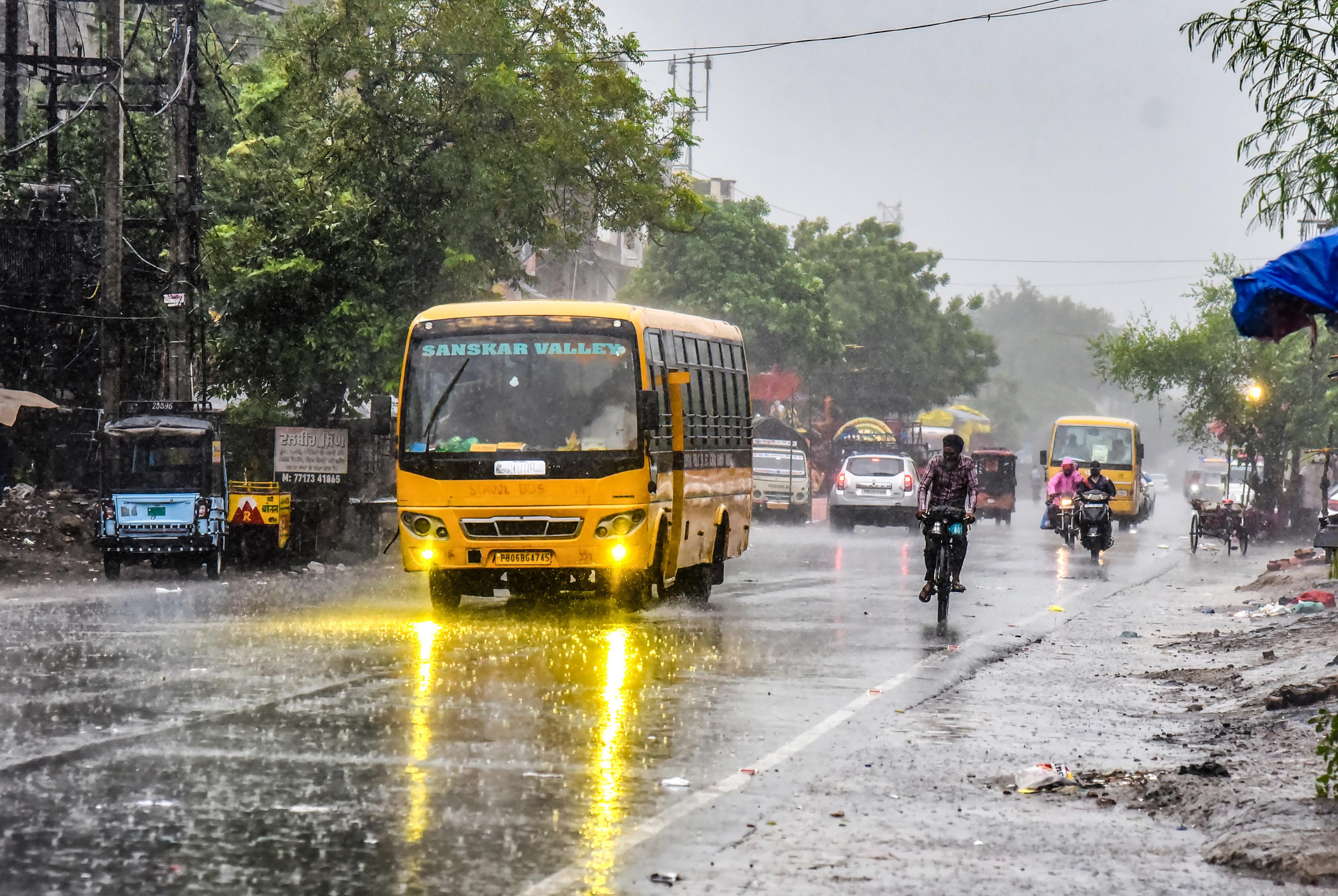 एनसीआर में मानसून ने पकड़ी रफ्तार, 21 और 22 जुलाई को भारी बारिश और तेज हवाओं का येलो अलर्ट