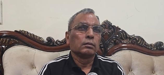 अखिलेश यादव को इलाज की जरूरत है