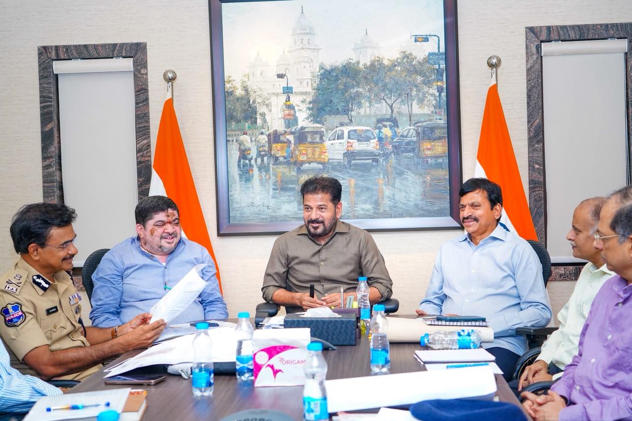 तेलंगाना सरकार शहरी क्षेत्रों के प्रमुख इलाकों में इंदिराम्मा आवासों के लिए सरकारी जमीनों का उपयोग करेगी