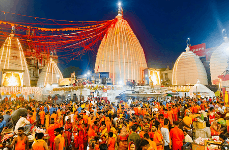 श्रावणी मेले के दौरान बाबा बैद्यनाथ धाम में तीर्थयात्रियों का उमड़ा हुजूम