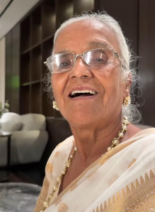 74 साल की बुजुर्ग महिला का हौसला देख दंग रह गए अनुपम खेर, बोले-बच्चों ने साथ नहीं रखा, फिर भी नहीं टूटी हिम्मत