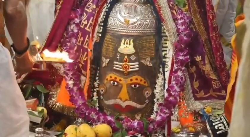 उज्जैन: निर्जला एकादशी पर वैष्णव तिलक से सजे बाबा महाकाल, भस्म आरती में उमड़ा भक्तों का सैलाब