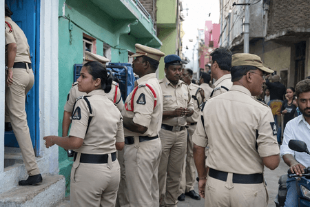 ड्रग नेटवर्क तोड़ने के लिए हैदराबाद पुलिस ने अपराधियों का किया टेस्ट, कमिश्नर ने घर पहुंचकर दी चेतावनी