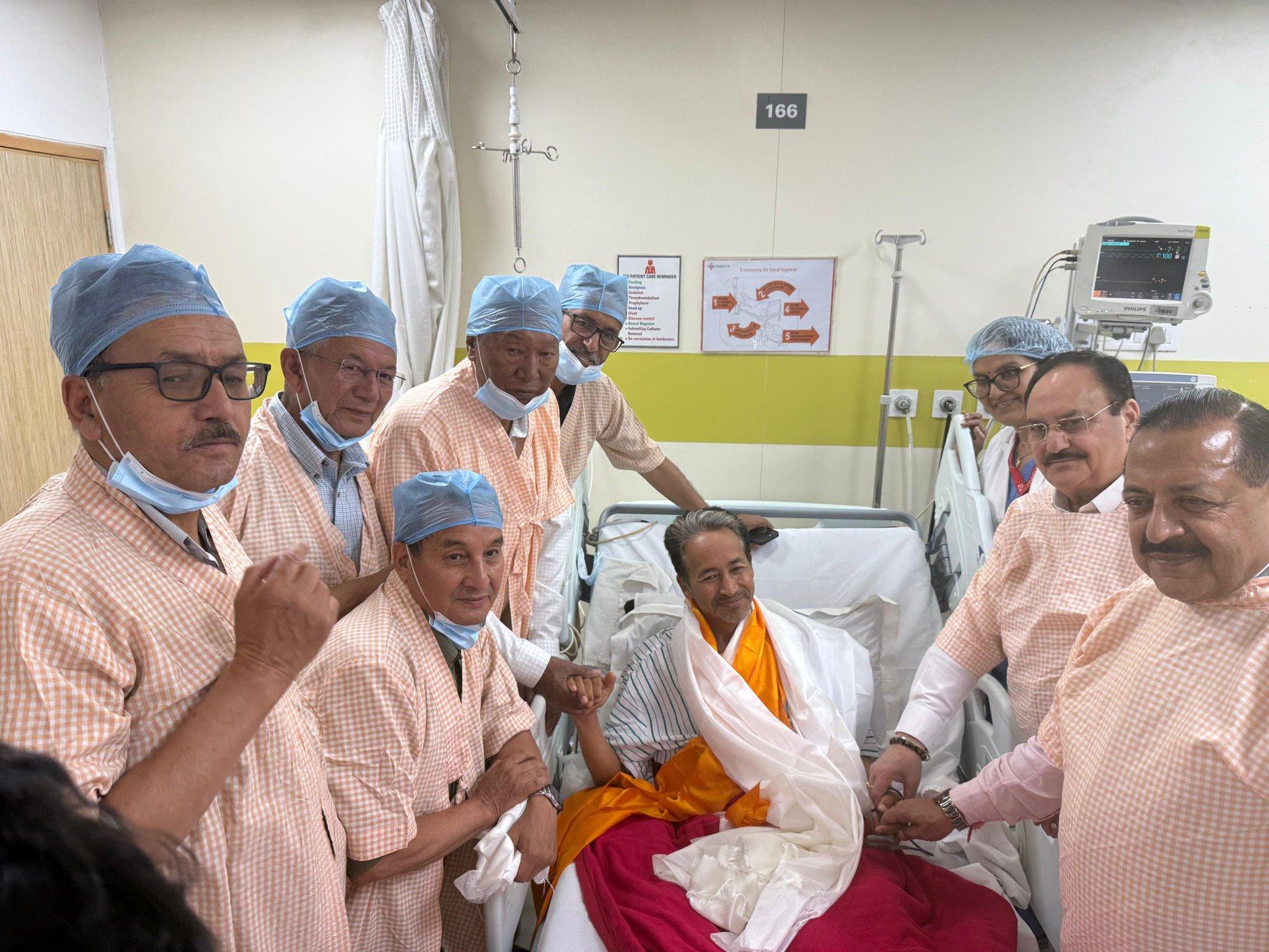 सोनम वांगचुक ने तोड़ा अनशन, जेपी नड्डा और जितेंद्र सिंह से मुलाकात के बाद लिया फैसला