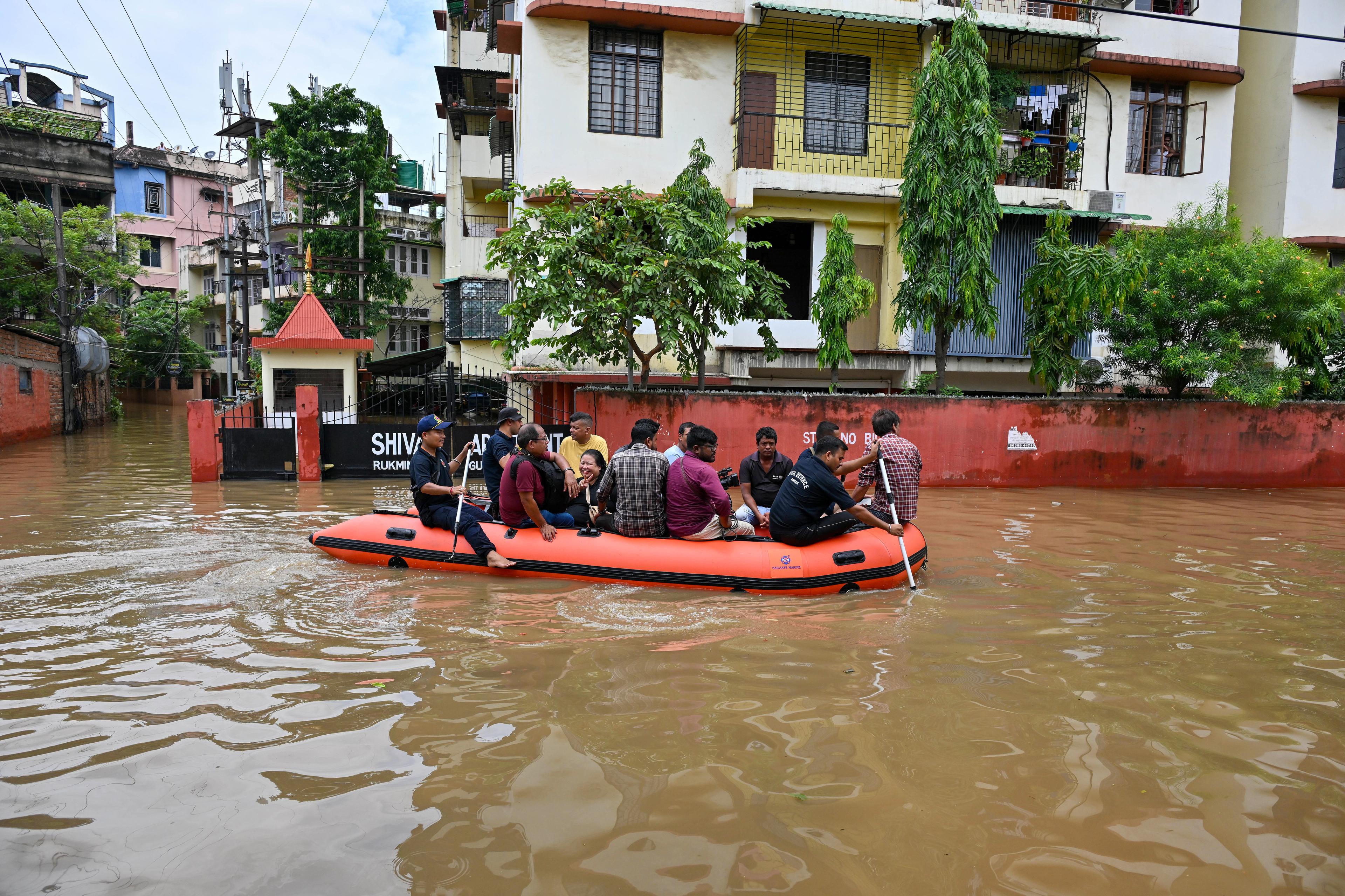 असम में बाढ़ से 10.6 लाख से अधिक लोग प्रभावित, राहत और बचाव कार्य युद्धस्तर पर जारी : सीएम सरमा