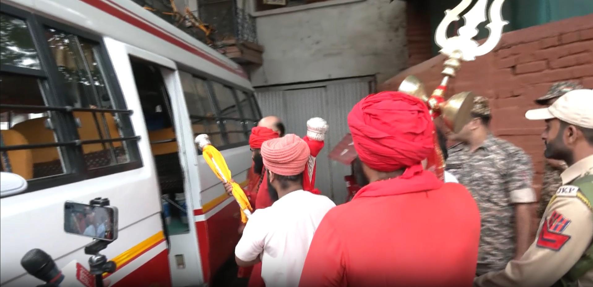 आषाढ़ पूर्णिमा पर छड़ी मुबारक पहलगाम पहुंची, देशभर में शांति और समृद्धि की हुई प्रार्थना
