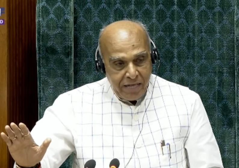 विपक्ष के लगातार हंगामे के बीच लोकसभा की कार्यवाही दिनभर के लिए स्थगित
