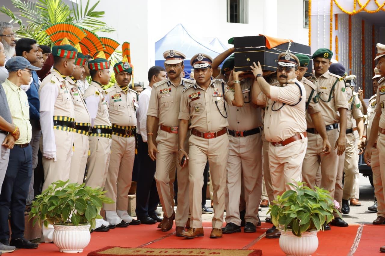 त्रिपुरा के डीजीपी अनुराग को अंतिम विदाई, बुधवार को यूपी में होगा अंतिम संस्कार; त्रिपुरा में एक दिन का शोक