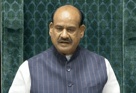 उद्धव ठाकरे को लगा सबसे बड़ा झटका, लोकसभा स्पीकर ने 6 बागी सांसदों के शिवसेना में विलय को दी मंजूरी