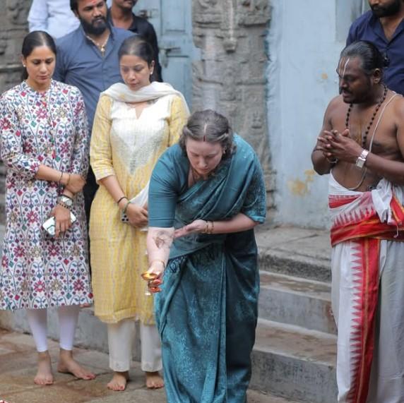 पवन कल्याण की पत्नी अन्ना कोनिडाला ने पूरी की तिरुमाला की कठिन चढ़ाई, शेयर किया पोस्ट