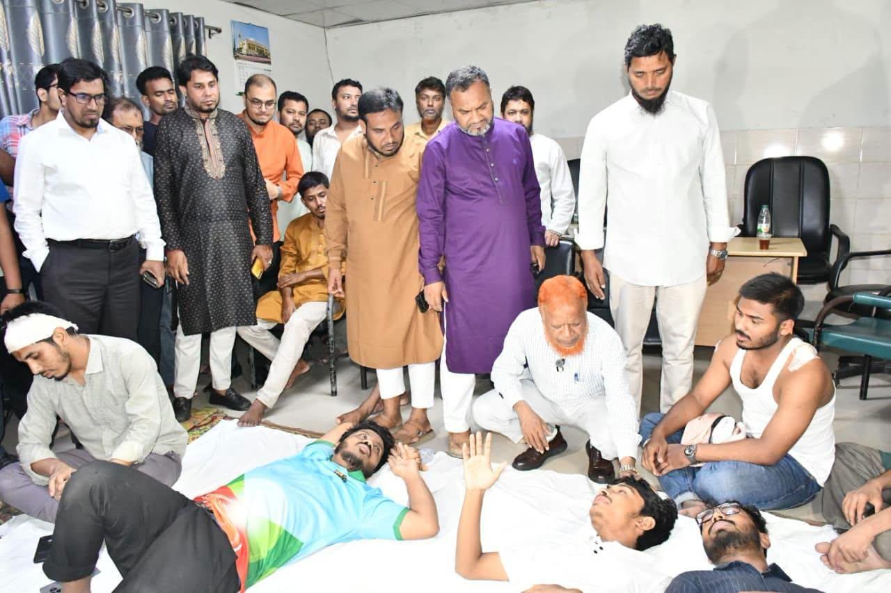 बांग्लादेश की अलग-अलग यूनिवर्सिटी कैंपस में हिंसा भड़की, कई घायल