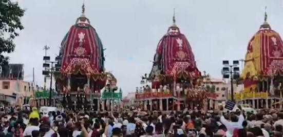 रथ यात्रा के रंग में रंगा पुरी, भगवान जगन्नाथ के दर्शन को उमड़े देश-विदेश के भक्त