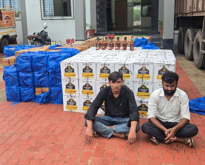 गुजरात पुलिस ने शराब तस्करी रैकेट का किया भंडाफोड़, 48.35 लाख की अवैध शराब जब्त