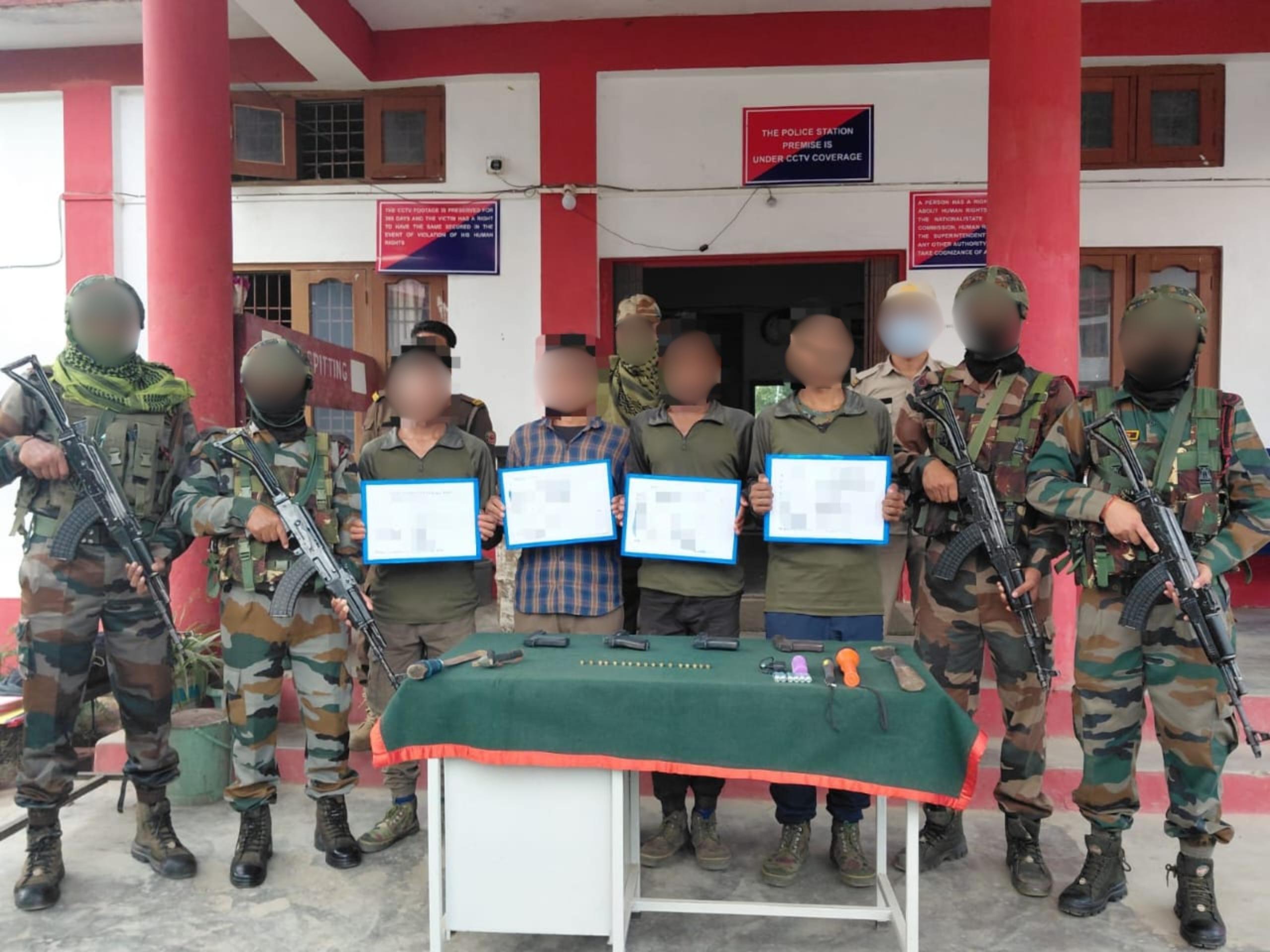 अरुणाचल प्रदेश: उल्फा-I के चार कैडरों ने असम राइफल्स के सामने सरेंडर किया, हथियार सौंपे