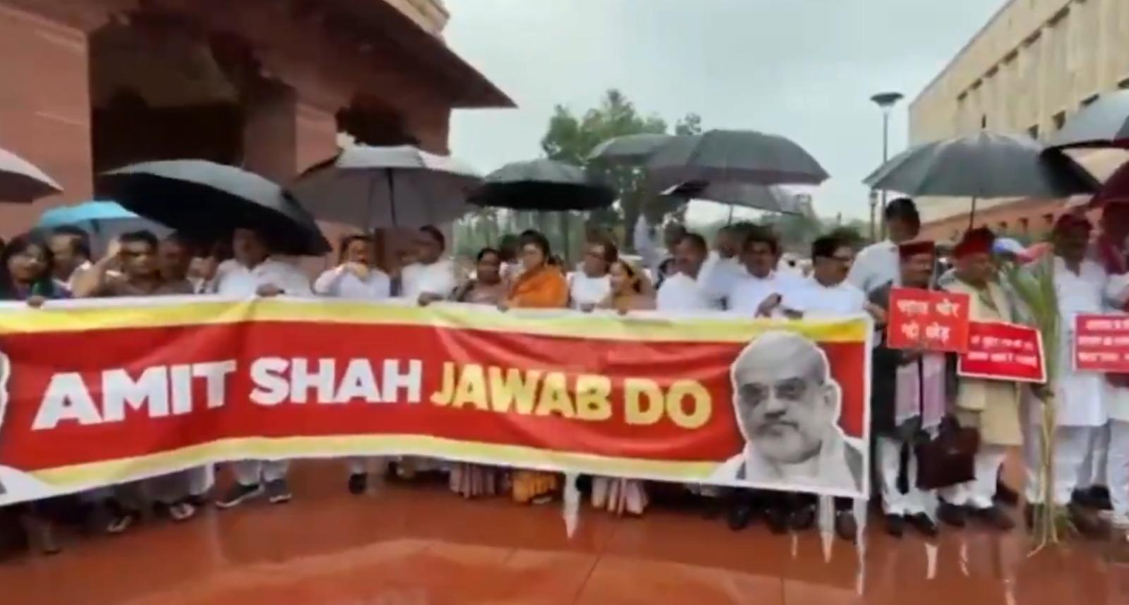 विपक्षी सांसदों ने छात्र आंदोलन और एफसीआरए बिल पर गृहमंत्री अमित शाह से मांगा जवाब