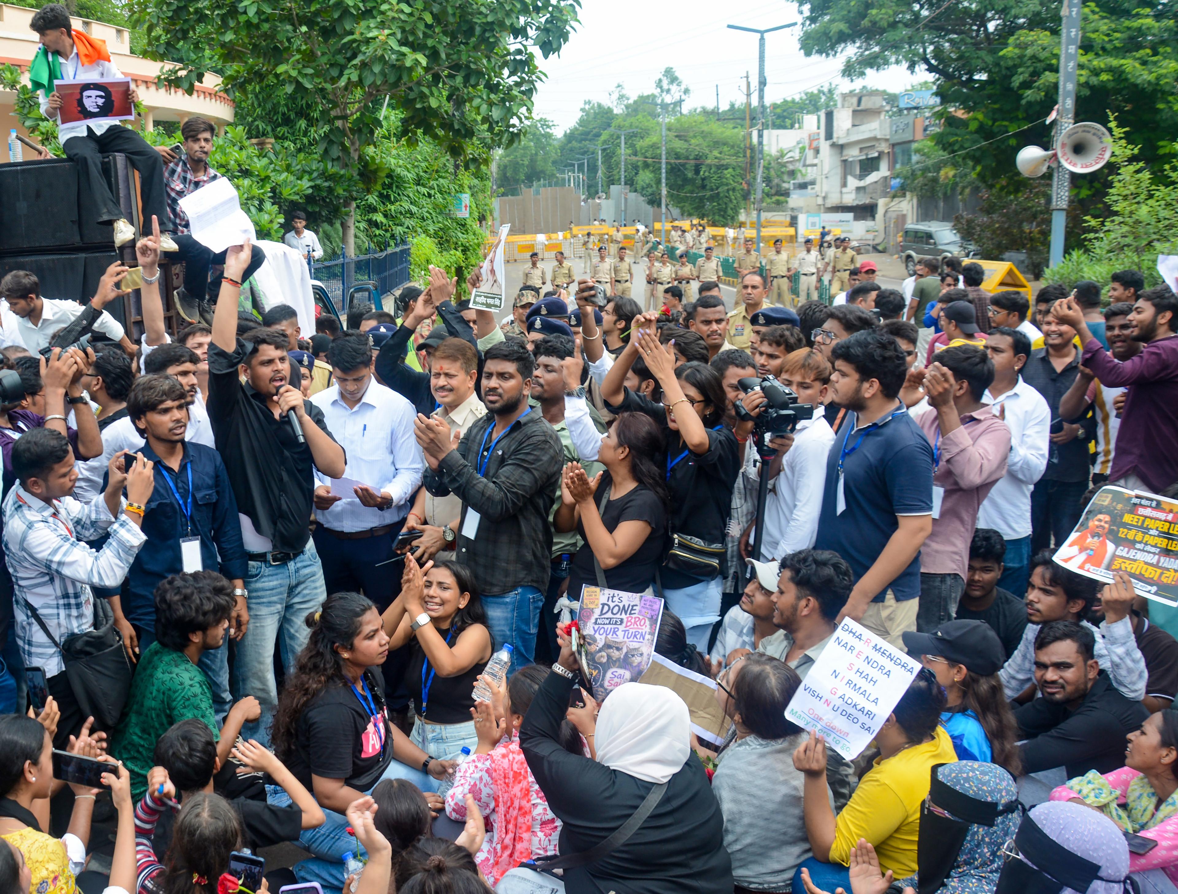 बंगाल में नीट-यूजी विरोध प्रदर्शन मामले के 16 आरोपियों को अदालत से मिली जमानत